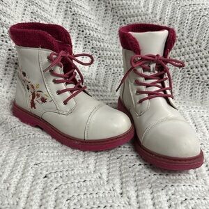 SUPER CUTE Disney FROZEN II Lace Up Ankle Boots, White & Pink, Girls'  size 4